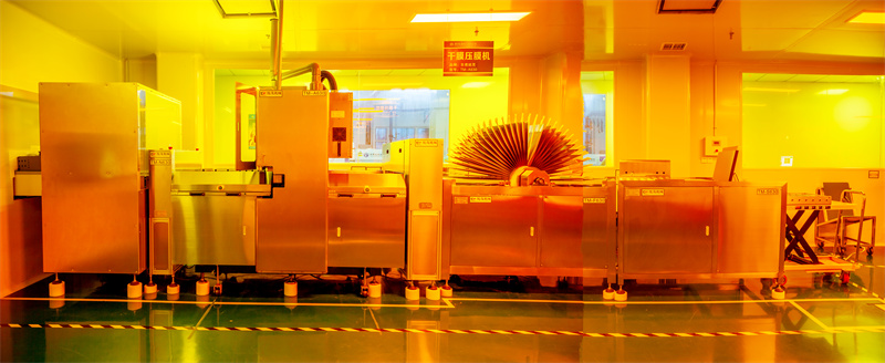 7、干膜壓膜機.jpg